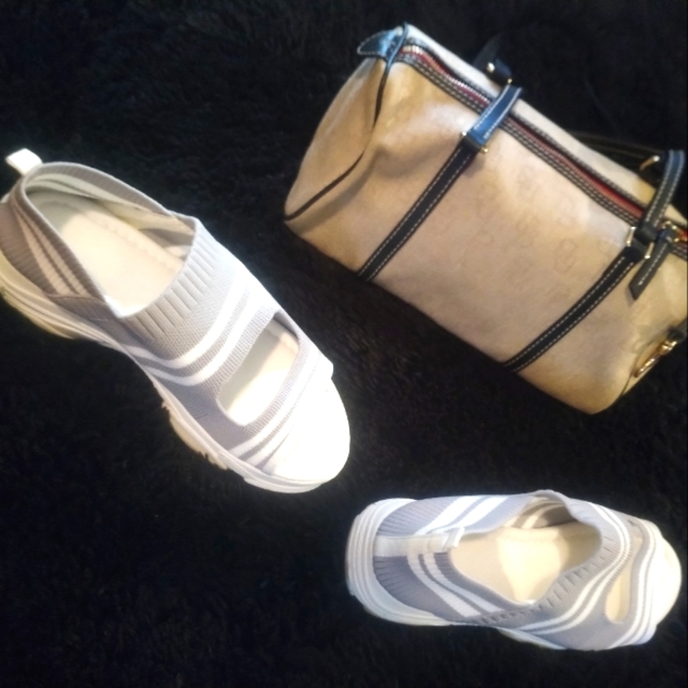 Dooney and Bourke handbag